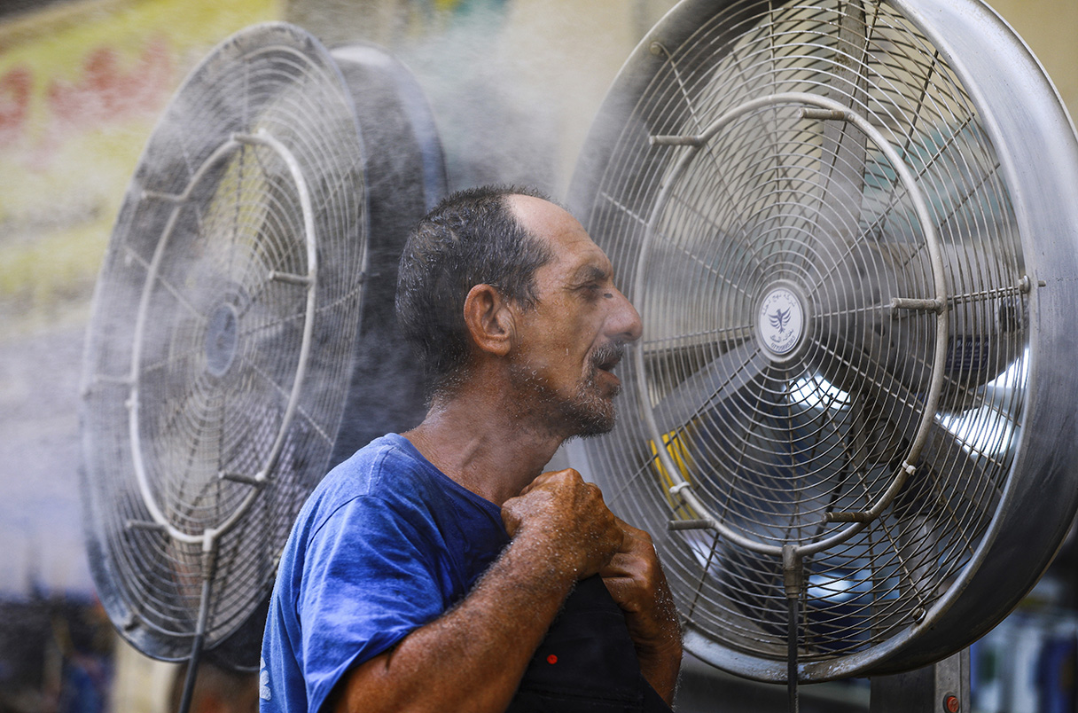 Industrial fans in extreme heat